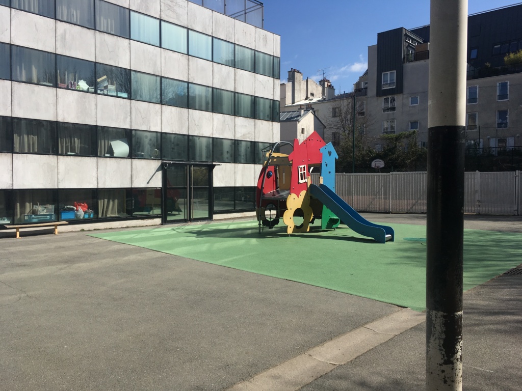 La cour avant travaux