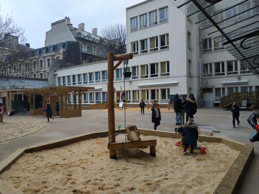 Bac à sable et poulie de jeu