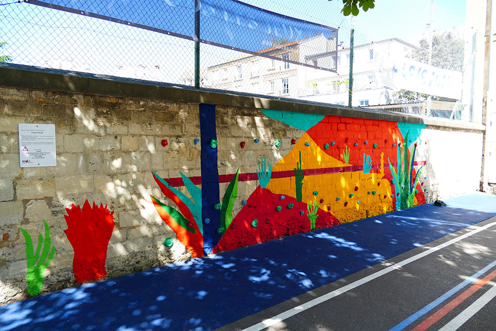 Fresque et mur d'escalade au 14 Riblette