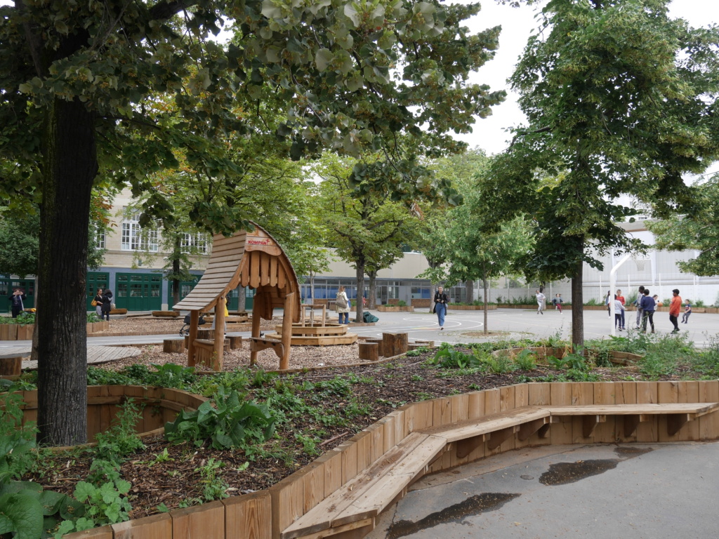 Jardinière en pleine terre et cabane