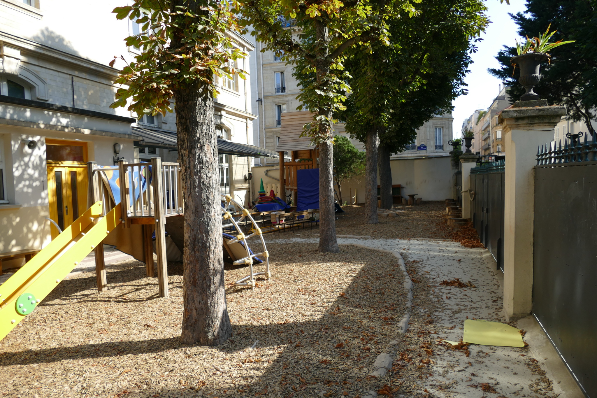 Vue vers la zone ludique et la zone calme au fond