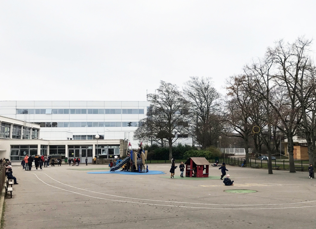La cour de la maternelle avant travaux.