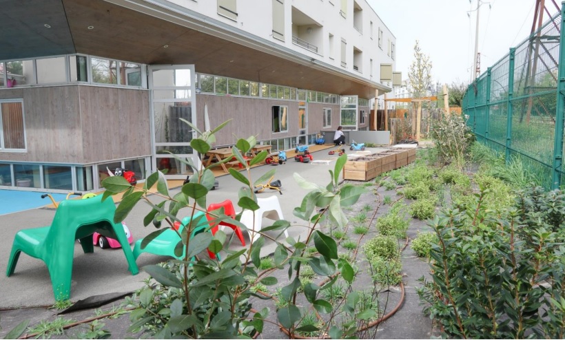 Vue depuis le massif récemment planté