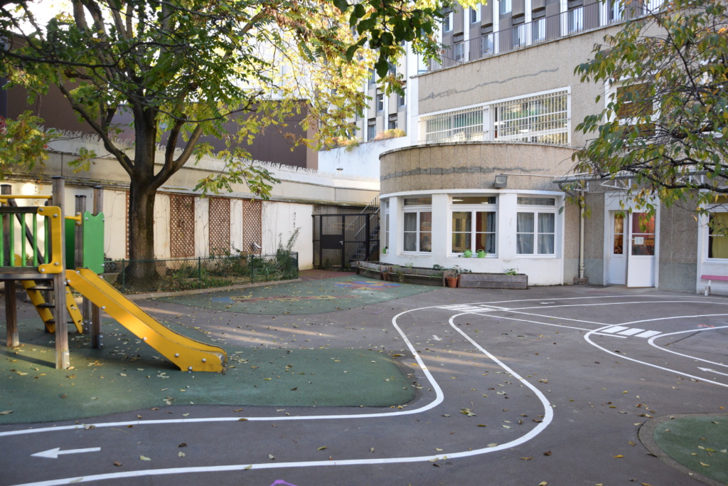 La cour avant les travaux