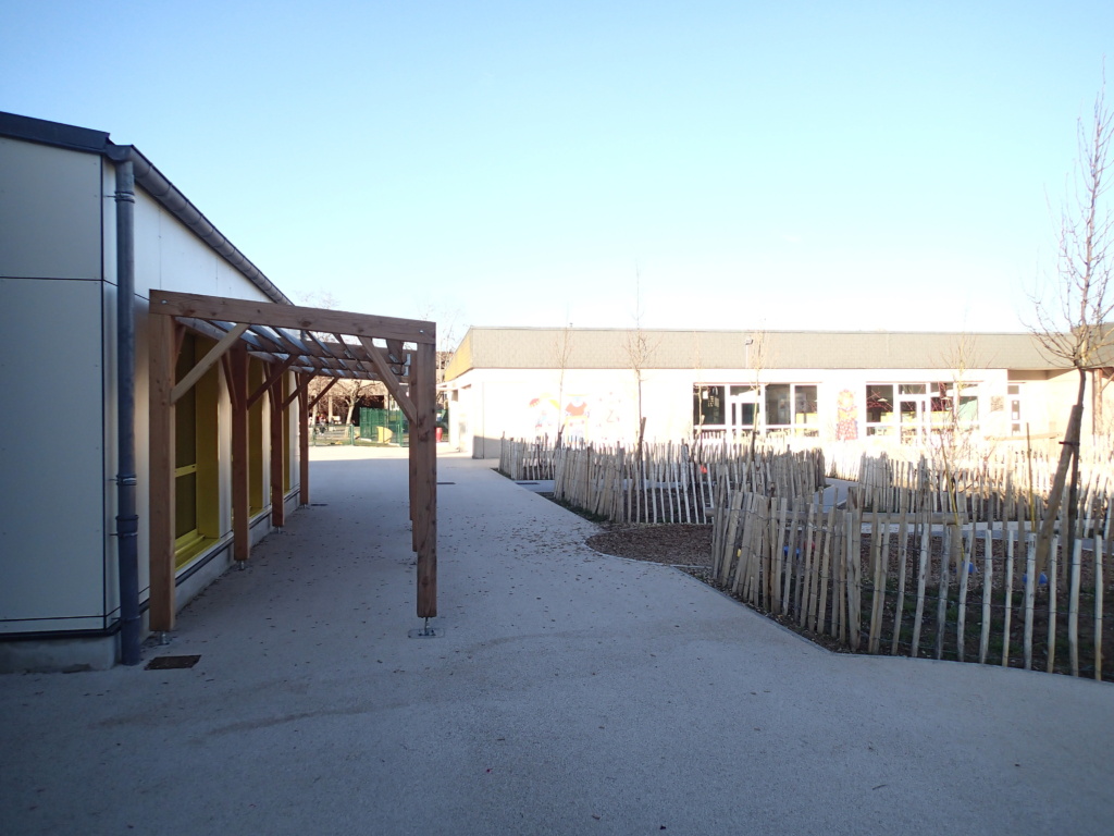 Pergola protégeant les façades les plus ensoleillées