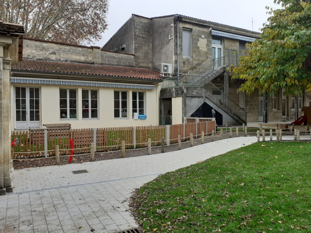 Vue de la cour (décembre 2023)
