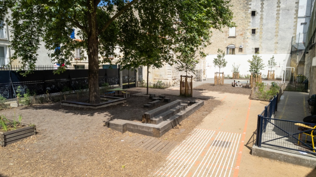 Cour active