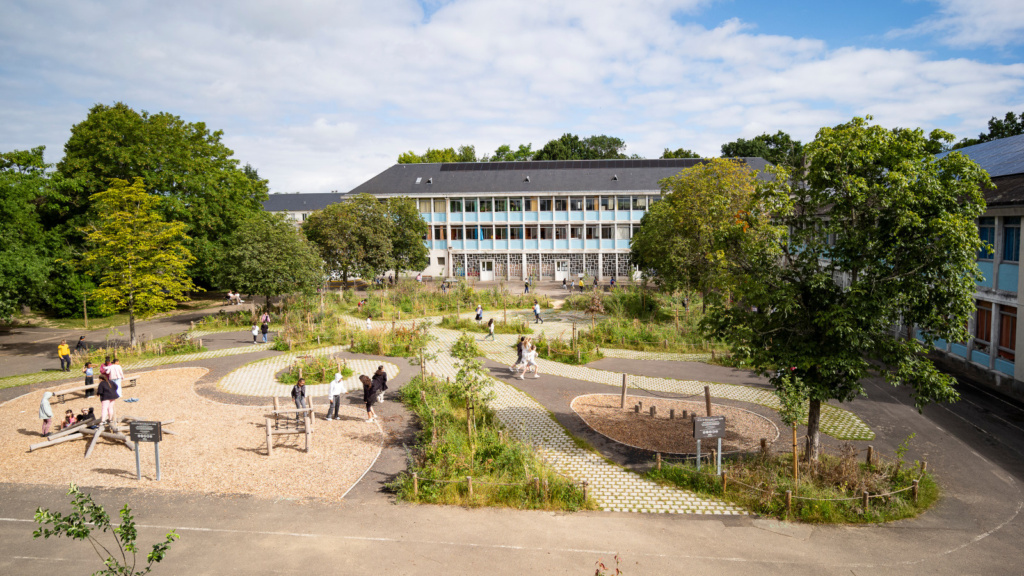 Cour de l'école élémentaire Jules Verne