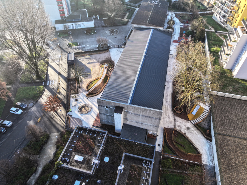 Vue drone des cours après travaux