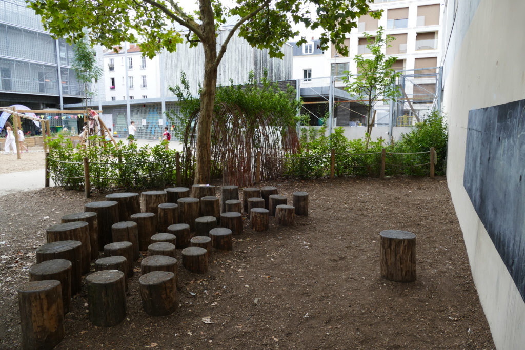Amphithéâtre en rondins de bois