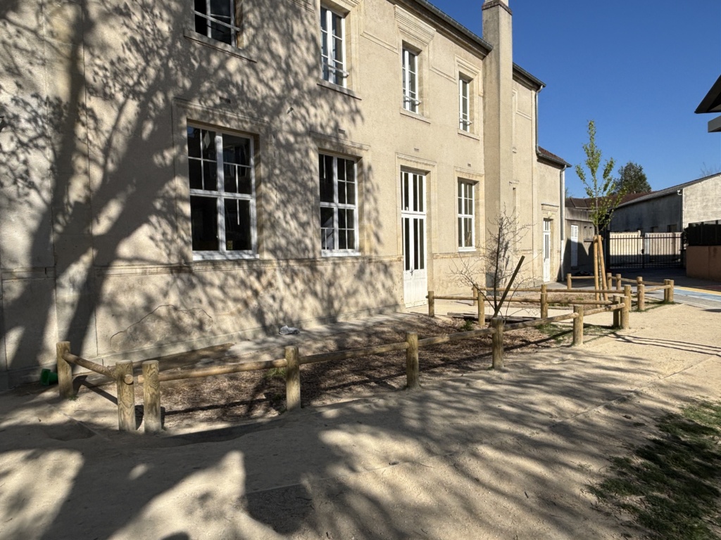 Noue long du bâti