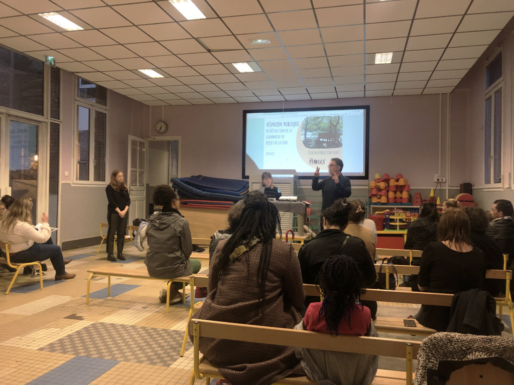 Concertation publique, le soir après les cours à l'école