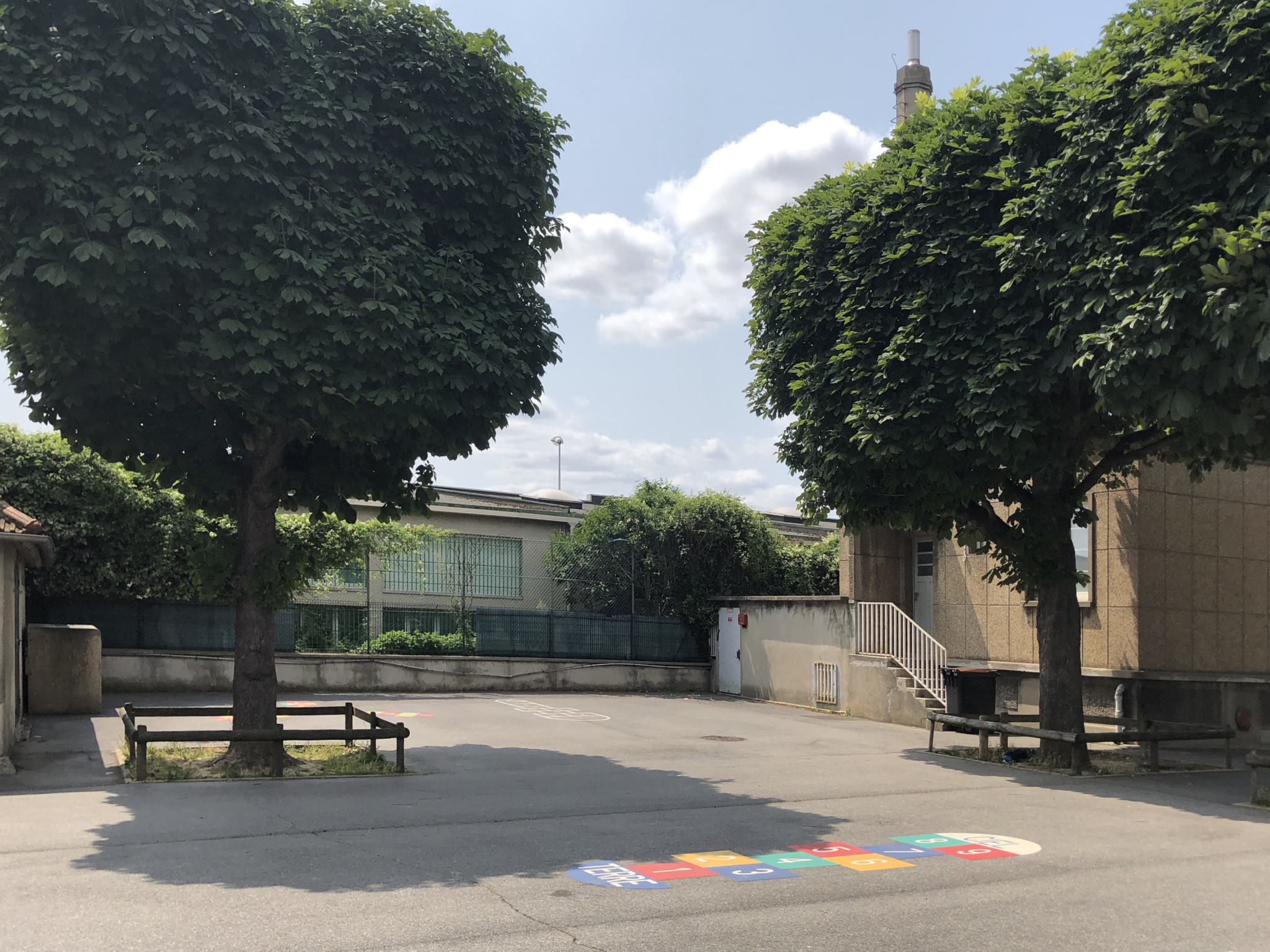 Cour de l'école avant le réaménagement