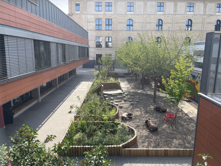 Cour oasis Ecole rue Schwarzenberg