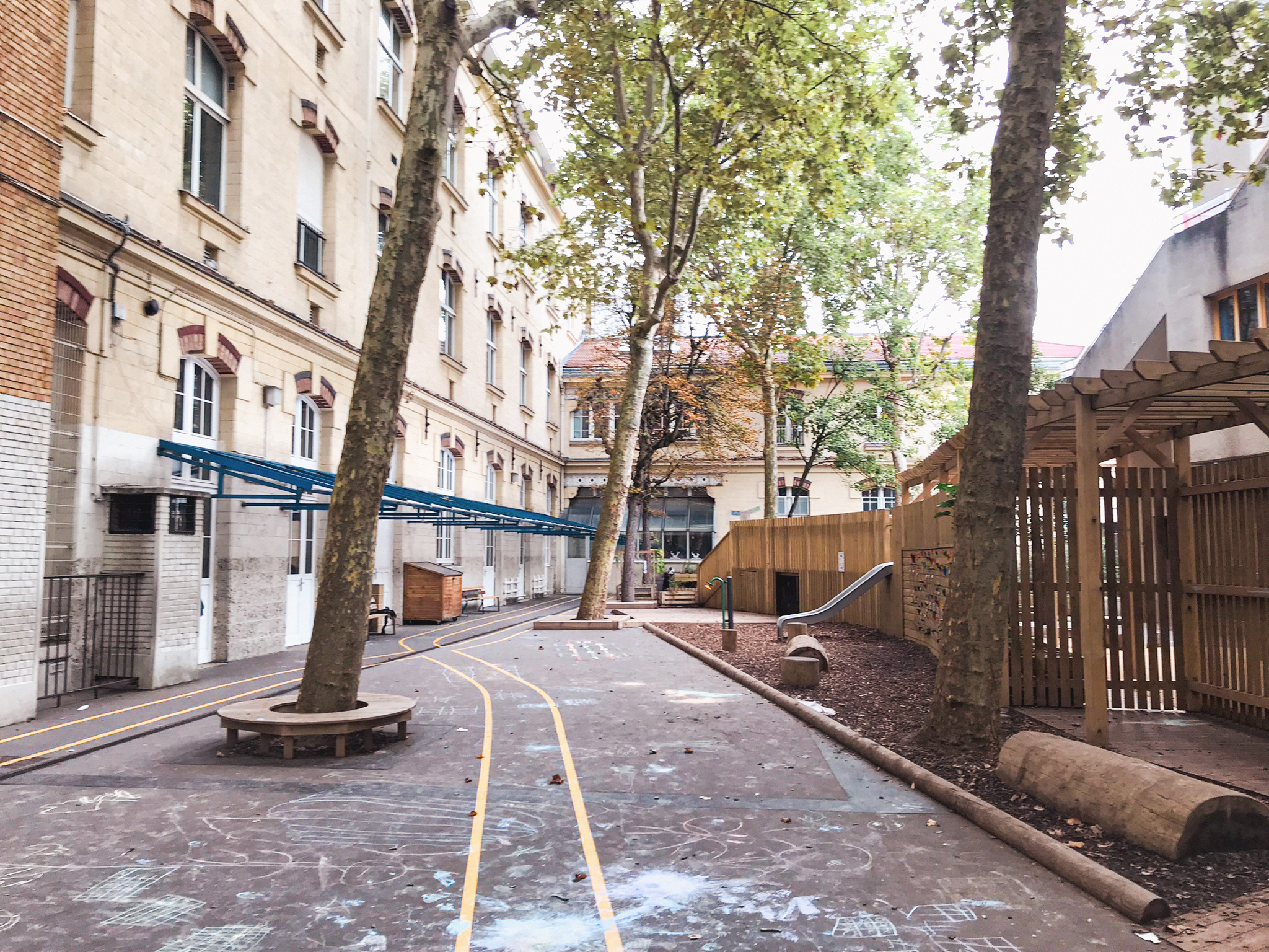 Cour côté école élémentaire Belleville 