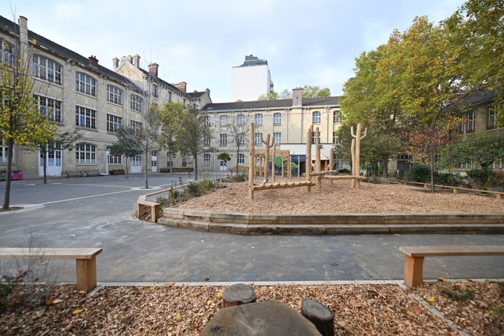 La nouvelle zone ludique avec la structure de grimpe et parcours 