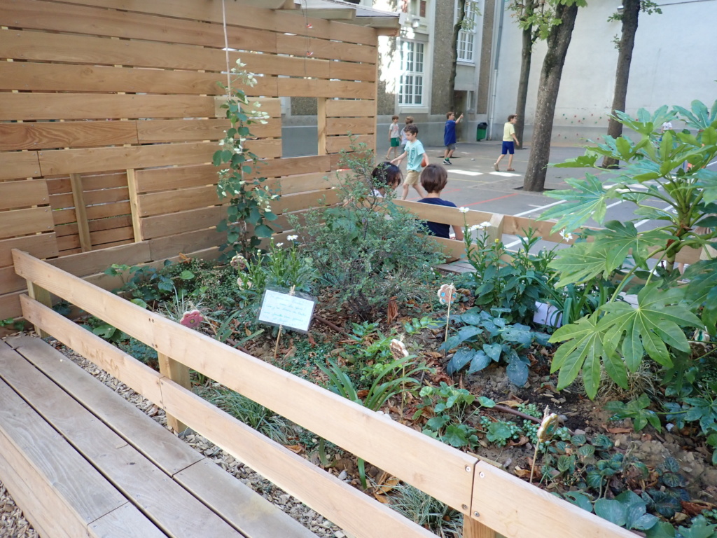 Les plantations ont été complétées par les enfants qui ont également réalisés une signalétique